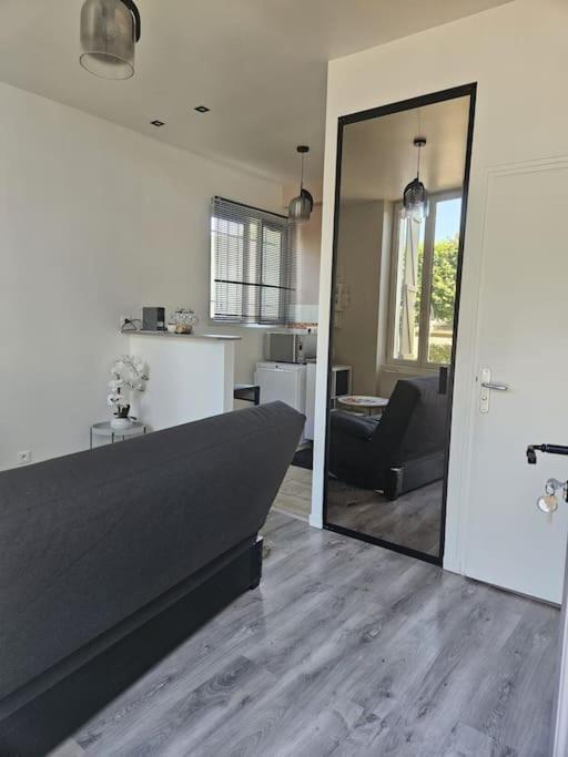 Beautiful F2 Apartment 5 Stops By Train From Paris โมเรต์-ซูร์-ลวง ภายนอก รูปภาพ