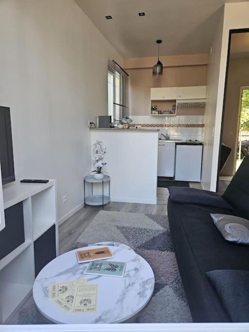 Beautiful F2 Apartment 5 Stops By Train From Paris โมเรต์-ซูร์-ลวง ภายนอก รูปภาพ